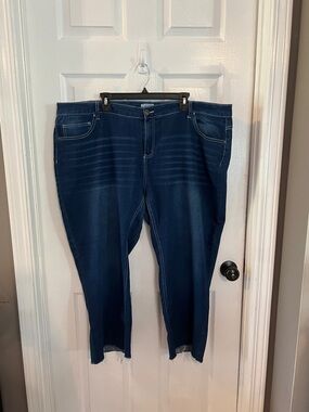 Plus-Size Ankle-Length Jeans in Deep Indigo